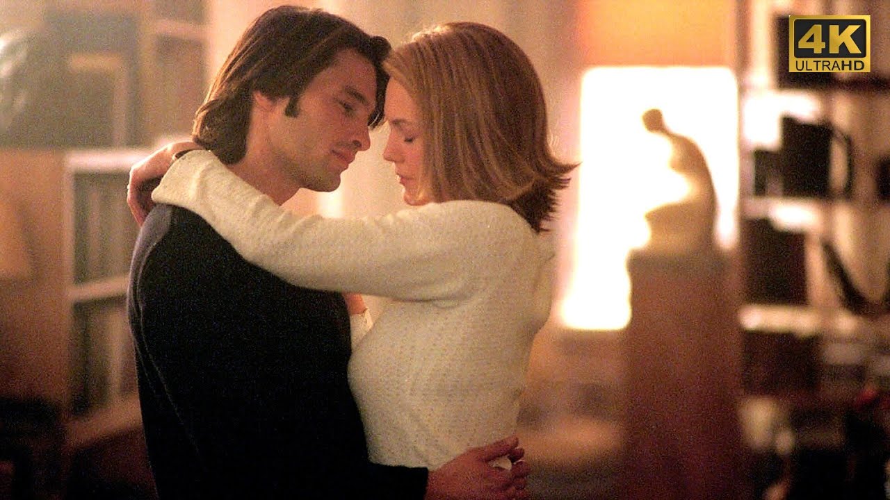 Cette maman sort avec un jeune amateur de livres tandis que son mari gagne de l'argent pour elle. 4К