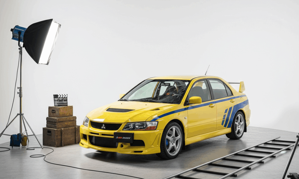 découvrez la plus grande collection française de voitures de cinéma, bientôt mise aux enchères. une occasion unique d'acquérir des véhicules emblématiques du grand écran.