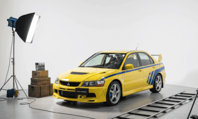 découvrez la plus grande collection française de voitures de cinéma, bientôt mise aux enchères. une occasion unique d'acquérir des véhicules emblématiques du grand écran.