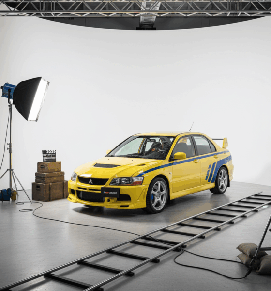 découvrez la plus grande collection française de voitures de cinéma, bientôt mise aux enchères. une occasion unique d'acquérir des véhicules emblématiques du grand écran.